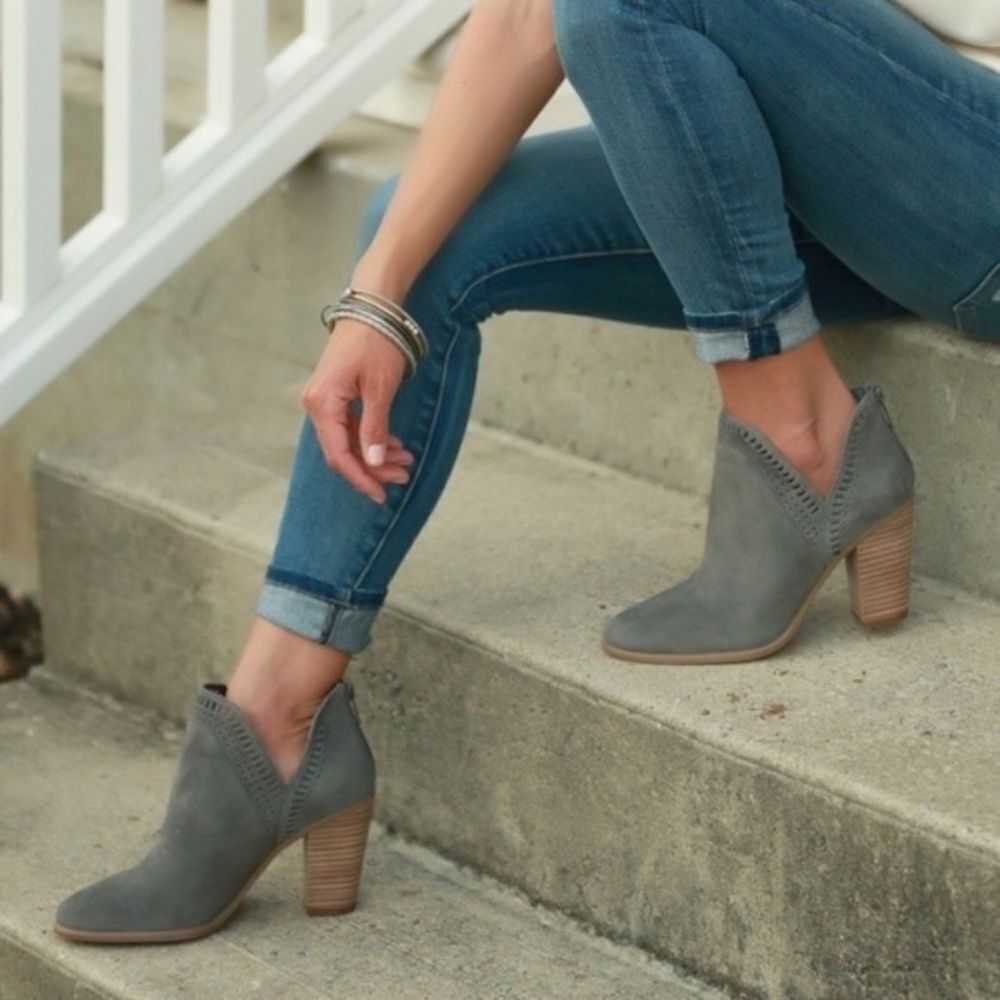 Vince Camuto Fileana Laser Cut Grey‎ Suede Block Heel Booties Sz 5.5
